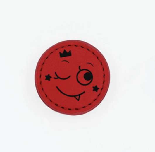 Cheeky Monster Badge till Konny Collar - One Size / Red
